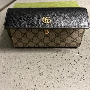 Gucci wallet on a chain